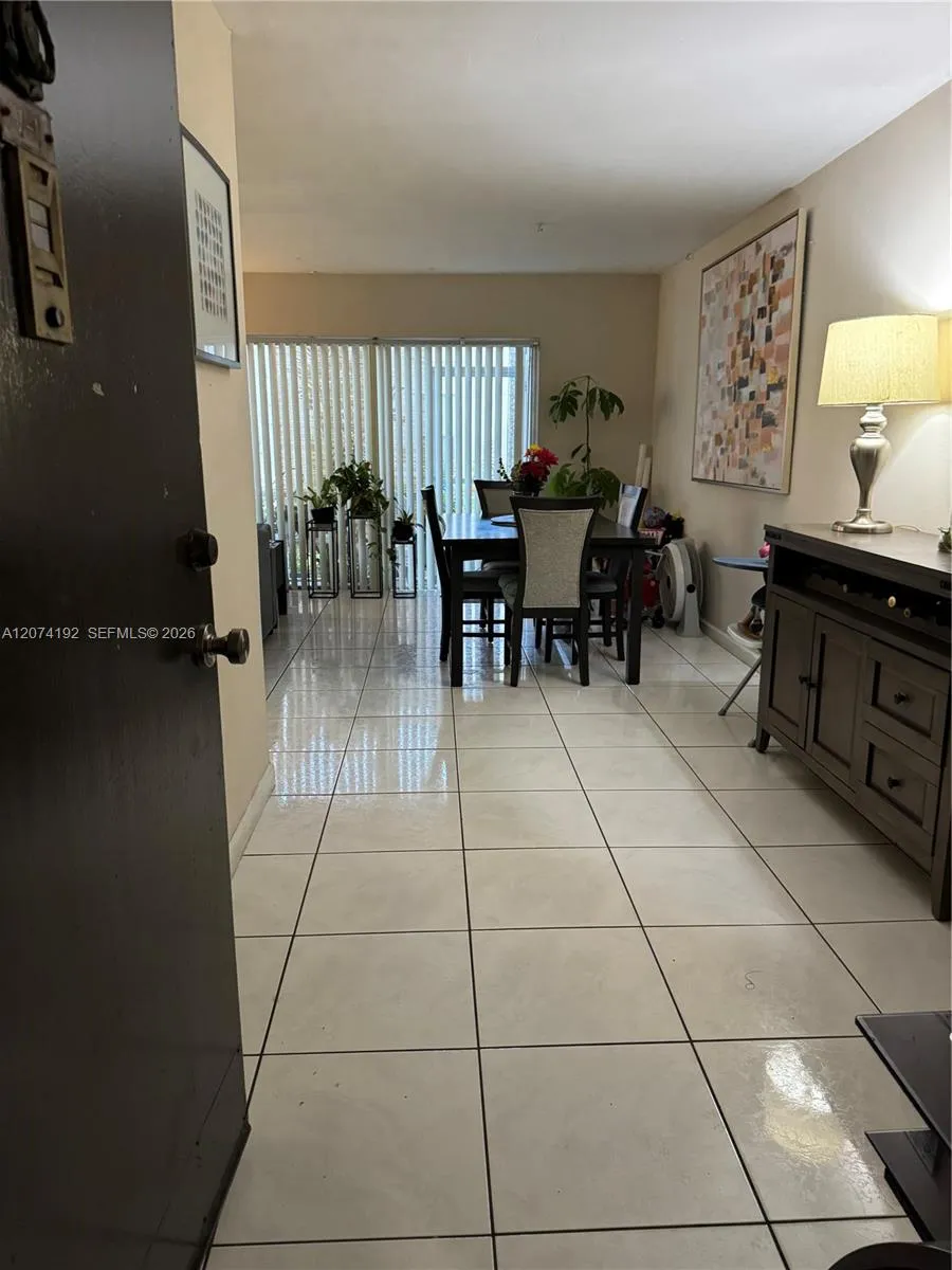 10395 Kendall Dr #V1 Miami, FL 33176