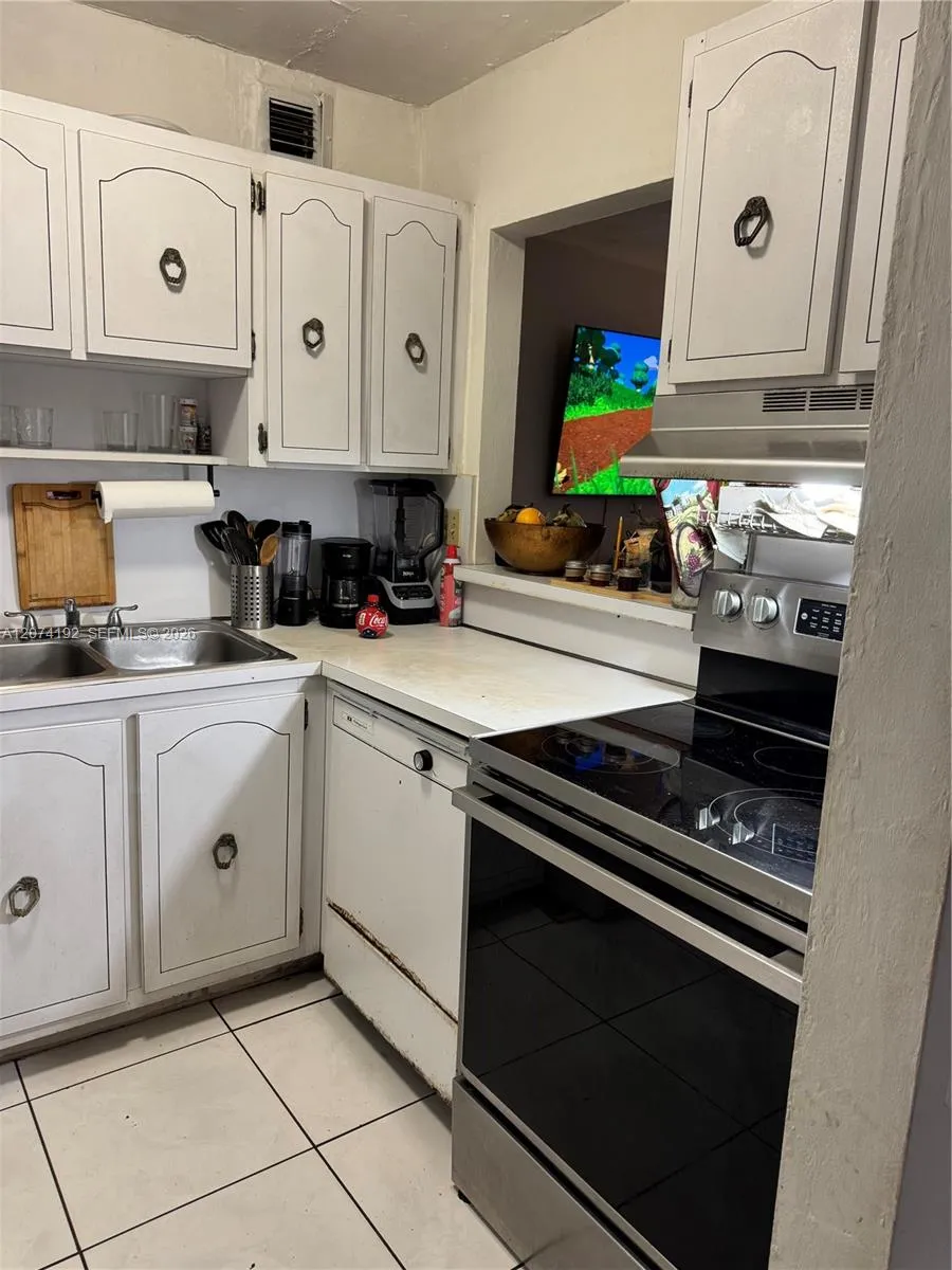 10395 Kendall Dr #V1 Miami, FL 33176