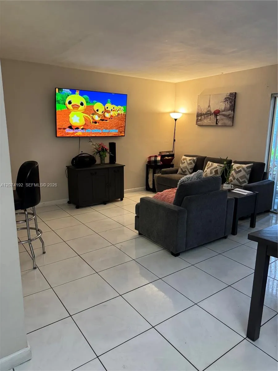 10395 Kendall Dr #V1 Miami, FL 33176