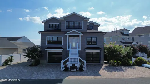 821 North Drive