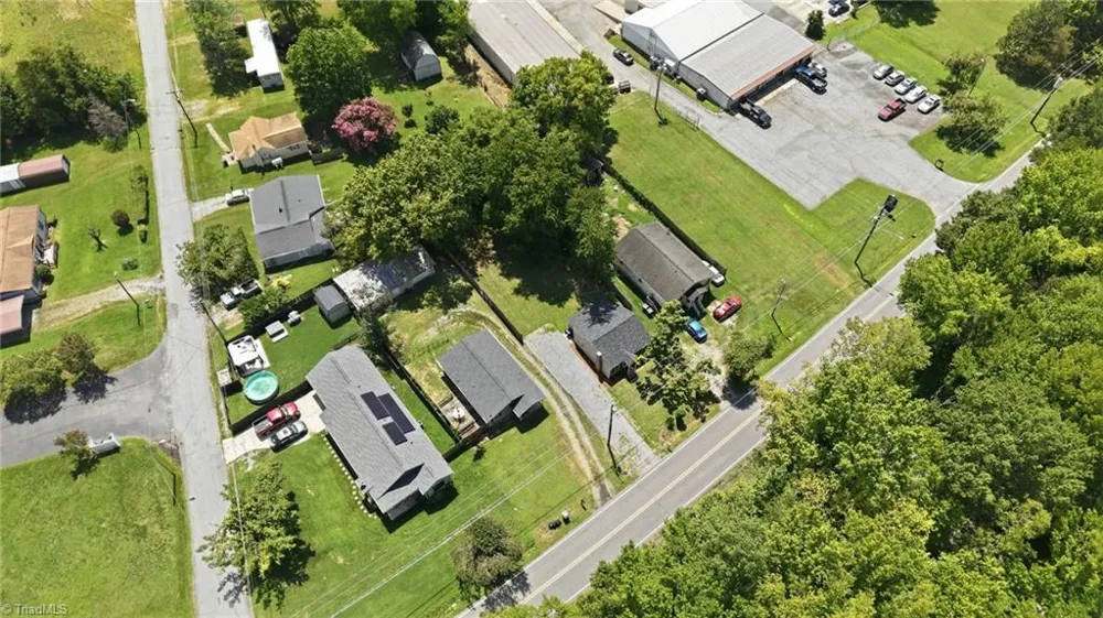 6012 Ball Park Road Thomasville, NC 27360
