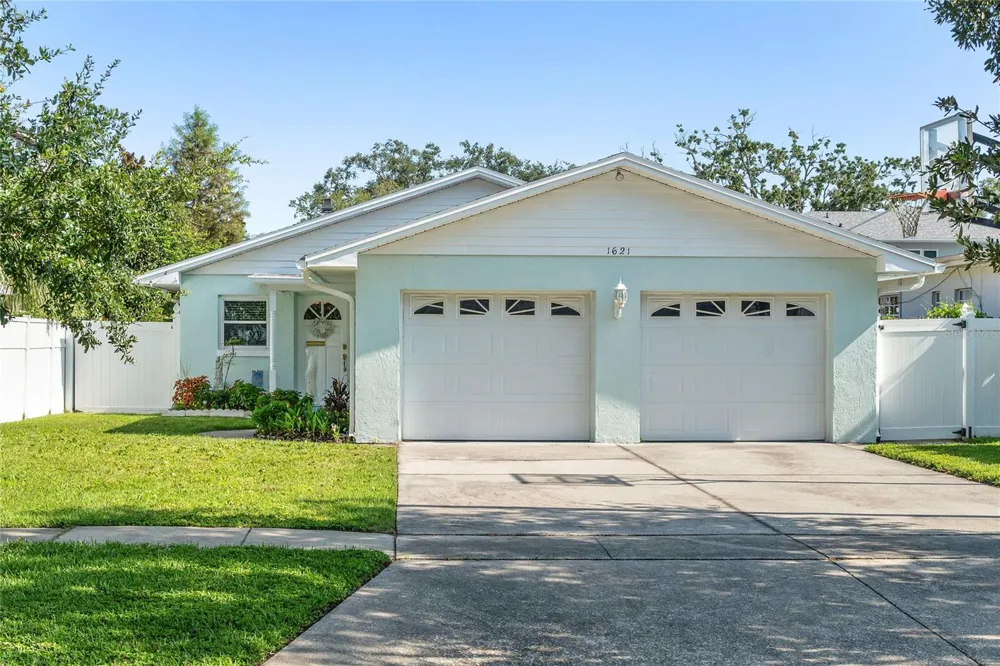 1621 CHESTNUT AVENUE Winter Park, FL 32789
