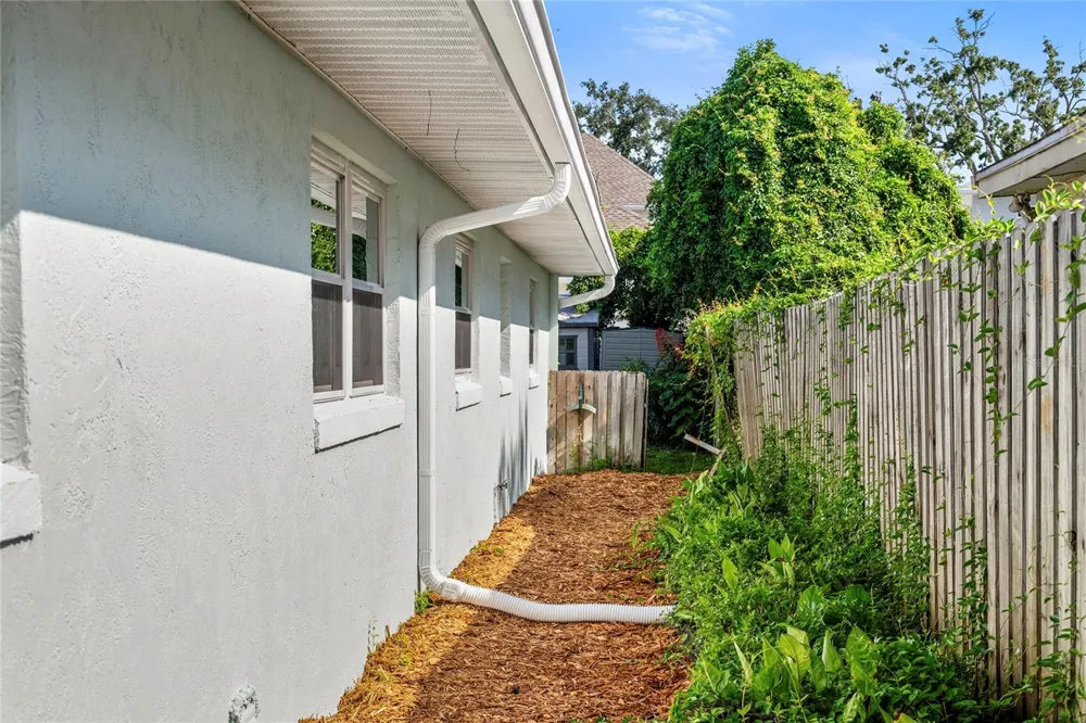 1621 CHESTNUT AVENUE Winter Park, FL 32789