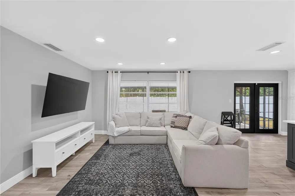 2112 EASTBROOK BOULEVARD Winter Park, FL 32792