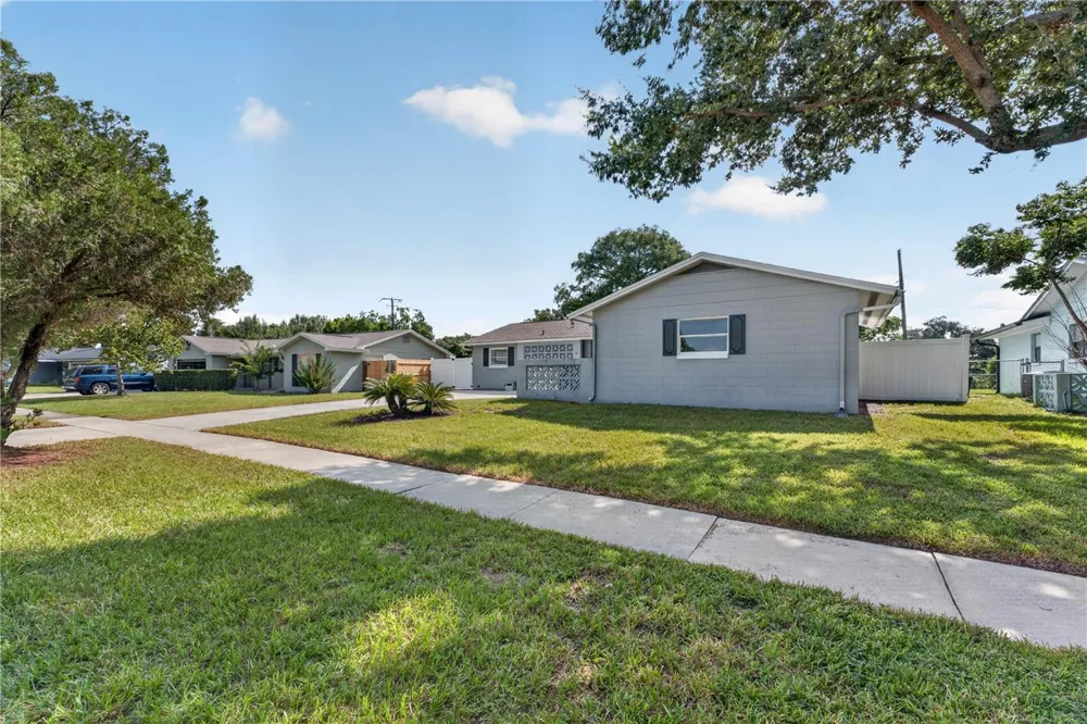 2112 EASTBROOK BOULEVARD Winter Park, FL 32792