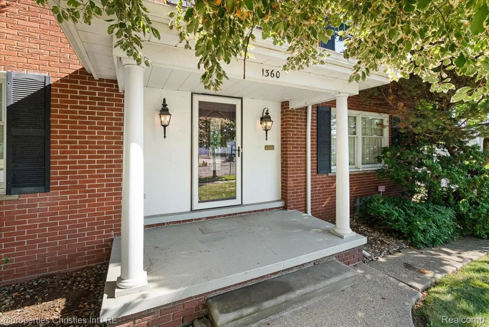 1360 Michigan Boulevard Lincoln Park City, MI 48146