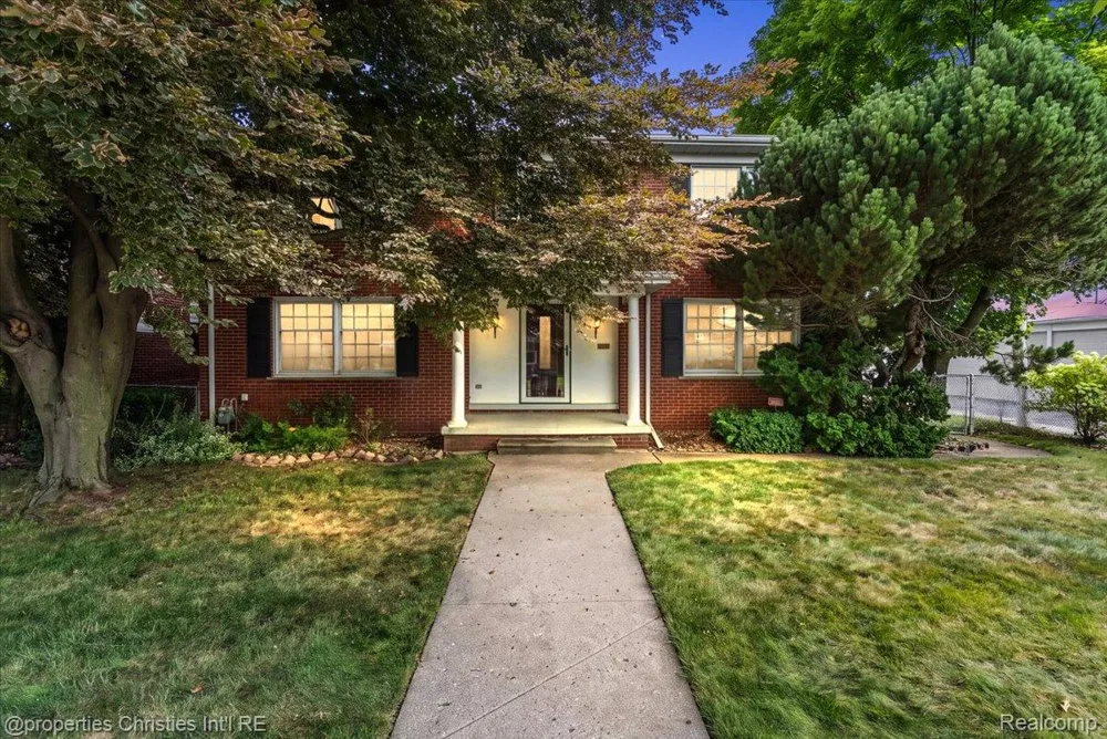 1360 Michigan Boulevard Lincoln Park City, MI 48146