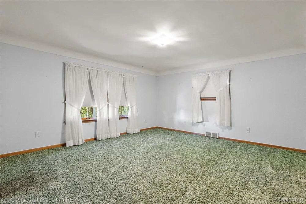 1360 Michigan Boulevard Lincoln Park City, MI 48146