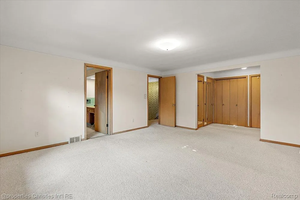 1360 Michigan Boulevard Lincoln Park City, MI 48146