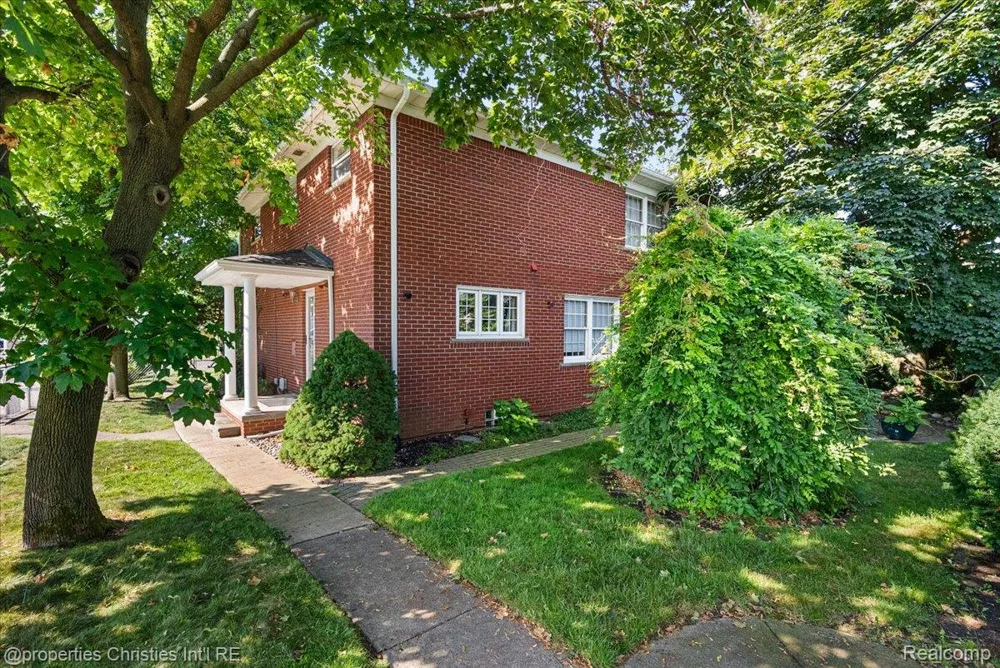 1360 Michigan Boulevard Lincoln Park City, MI 48146