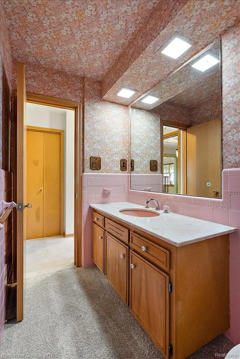 1360 Michigan Boulevard Lincoln Park City, MI 48146
