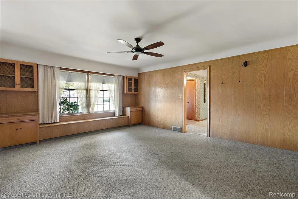 1360 Michigan Boulevard Lincoln Park City, MI 48146