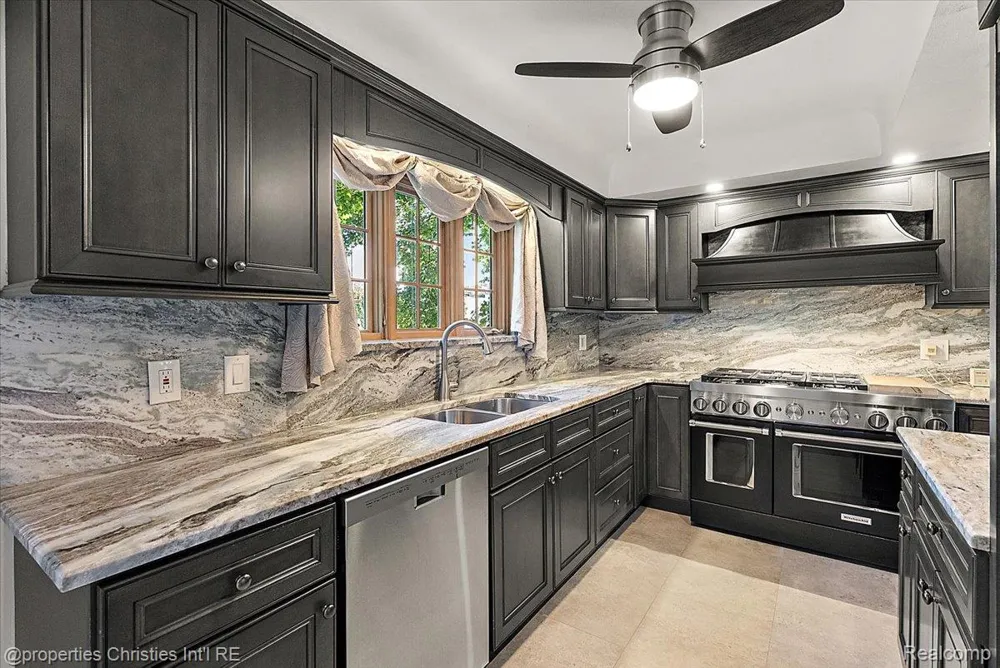 1360 Michigan Boulevard Lincoln Park City, MI 48146