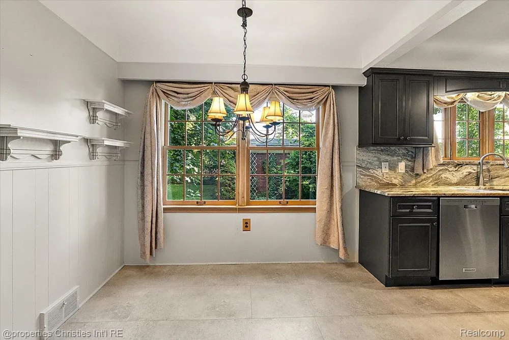 1360 Michigan Boulevard Lincoln Park City, MI 48146