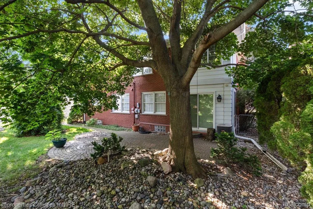 1360 Michigan Boulevard Lincoln Park City, MI 48146