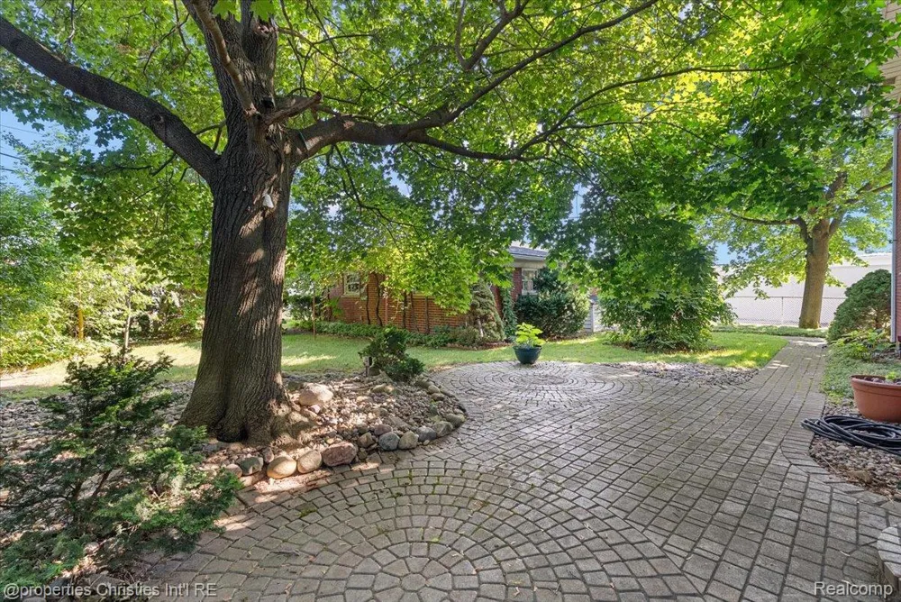 1360 Michigan Boulevard Lincoln Park City, MI 48146