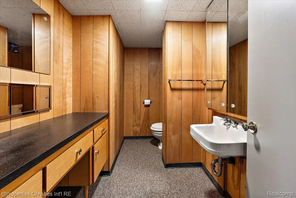 1360 Michigan Boulevard Lincoln Park City, MI 48146