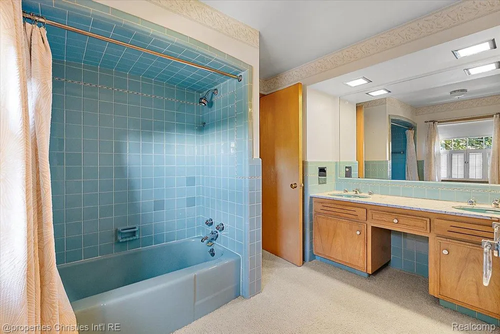 1360 Michigan Boulevard Lincoln Park City, MI 48146