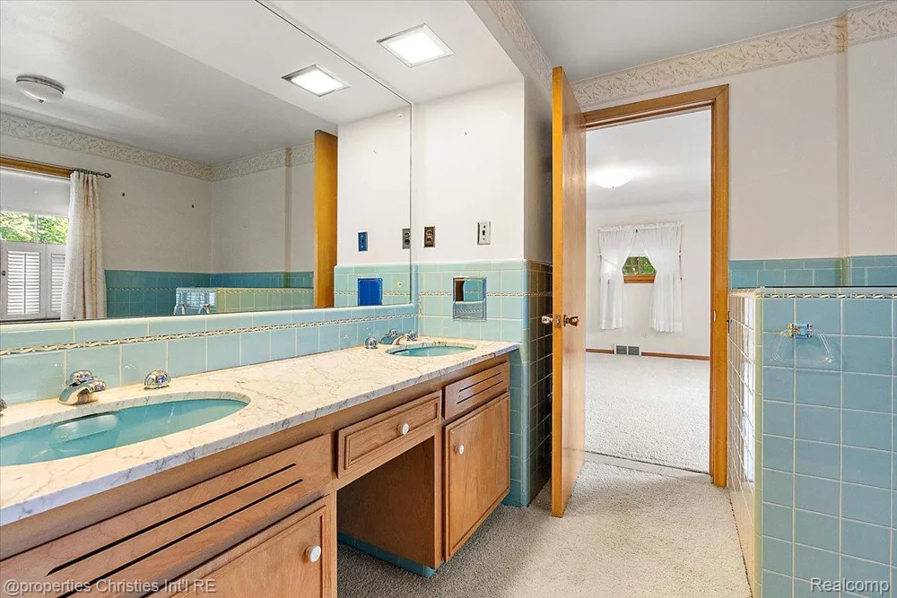 1360 Michigan Boulevard Lincoln Park City, MI 48146