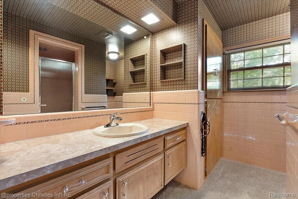 1360 Michigan Boulevard Lincoln Park City, MI 48146