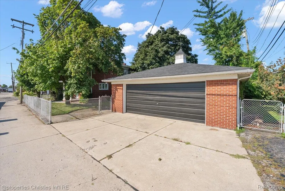 1360 Michigan Boulevard Lincoln Park City, MI 48146