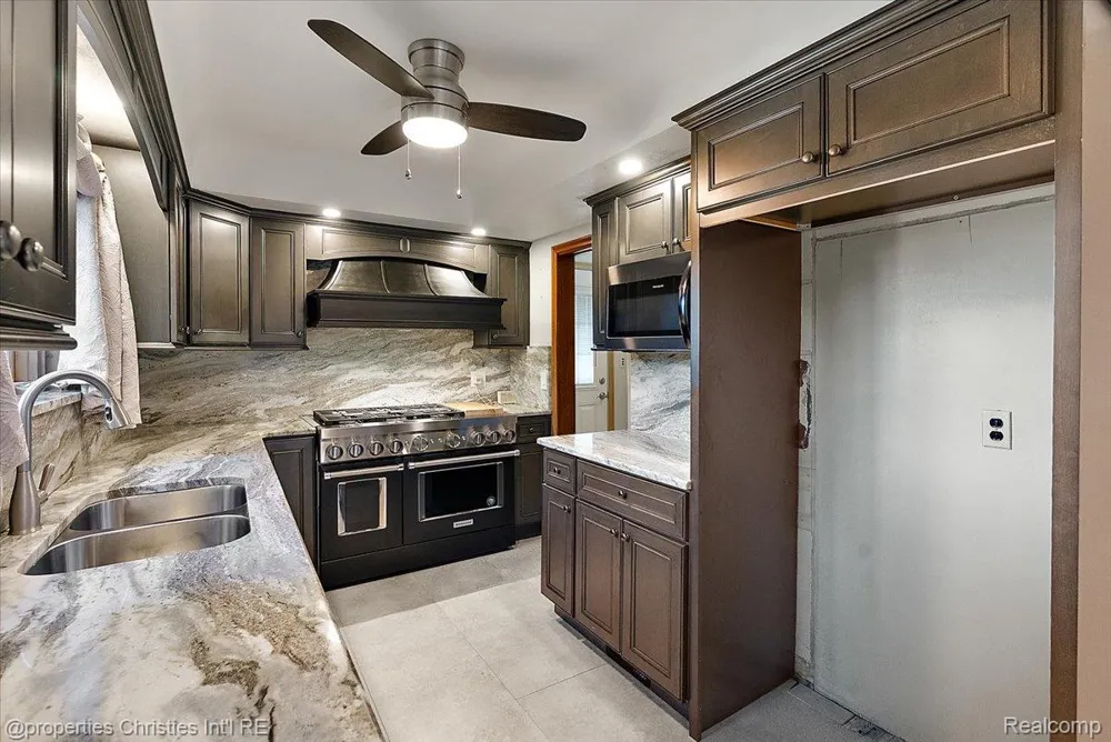 1360 Michigan Boulevard Lincoln Park City, MI 48146