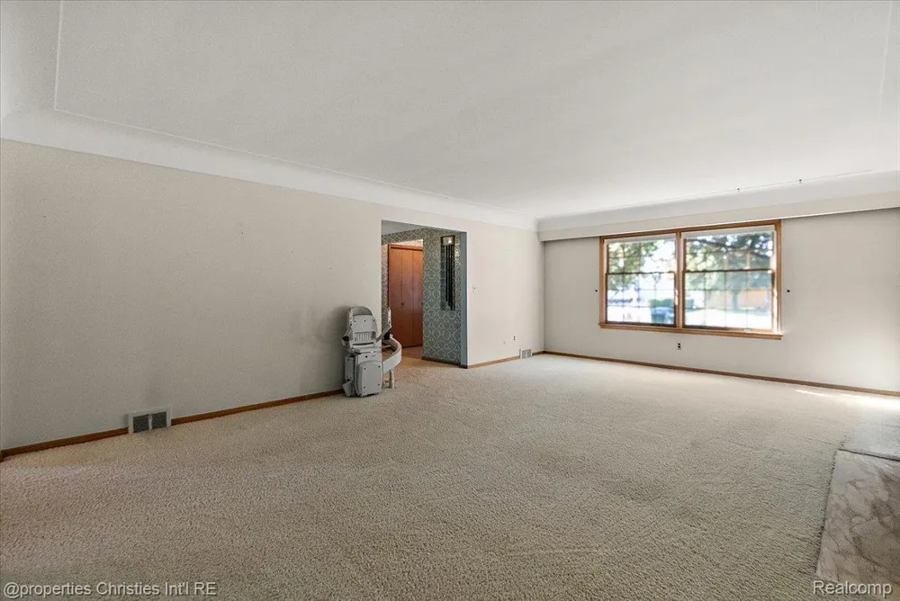 1360 Michigan Boulevard Lincoln Park City, MI 48146