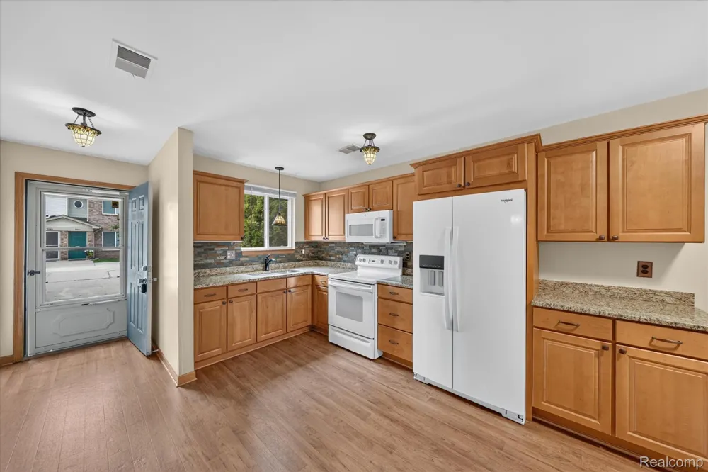 30336 Wedgewood Circle Roseville City, MI 48066