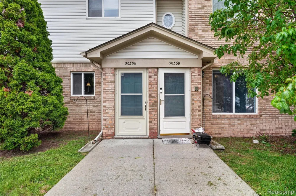 30336 Wedgewood Circle Roseville City, MI 48066