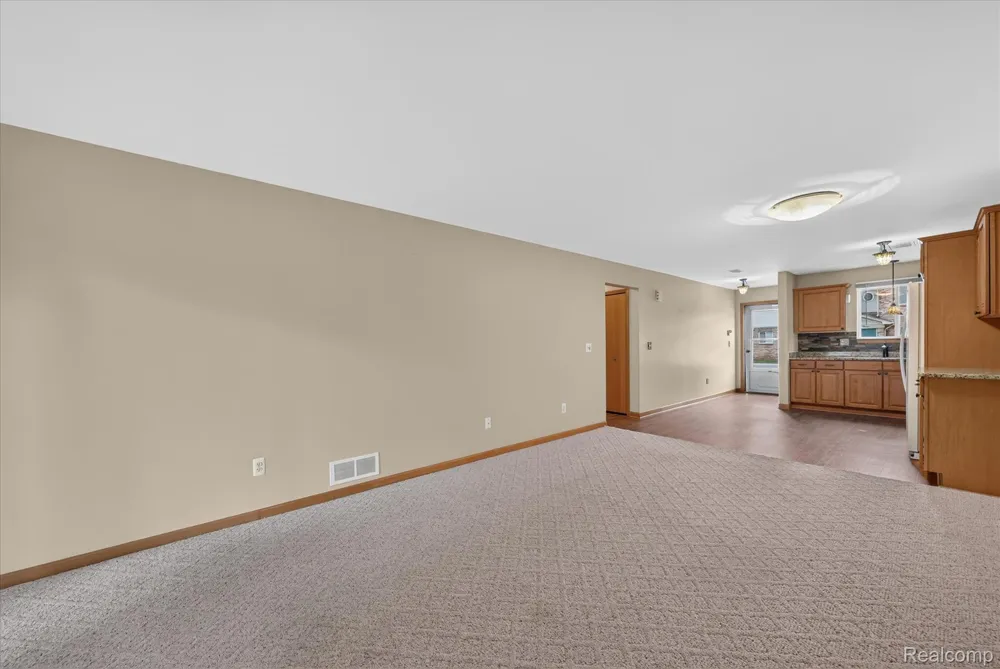 30336 Wedgewood Circle Roseville City, MI 48066