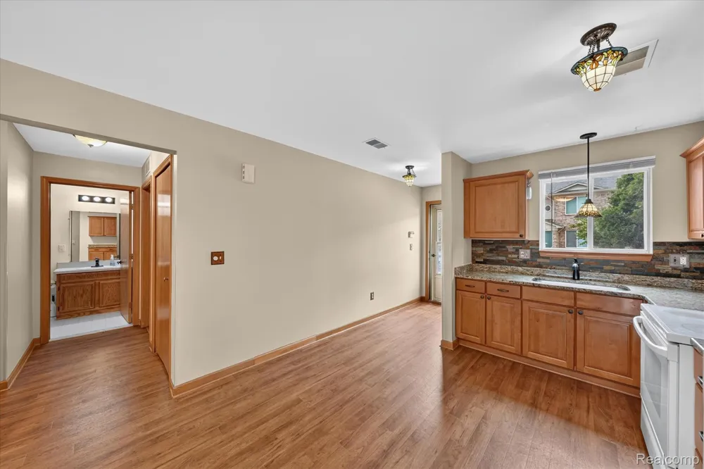 30336 Wedgewood Circle Roseville City, MI 48066