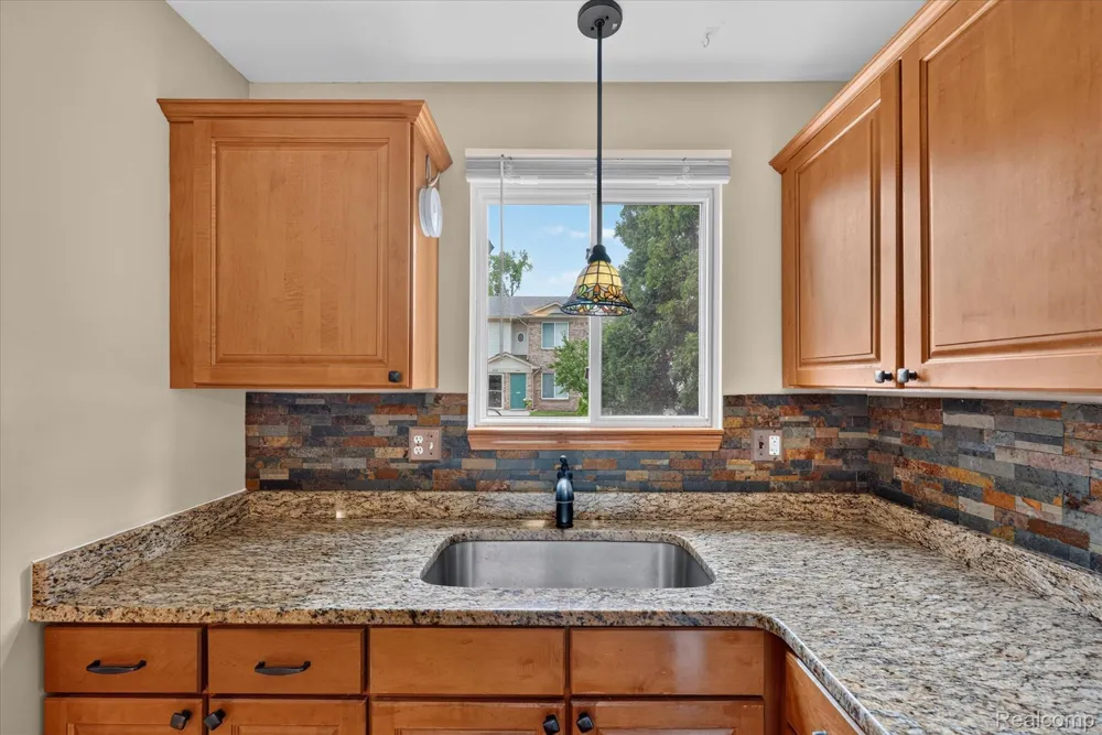 30336 Wedgewood Circle Roseville City, MI 48066