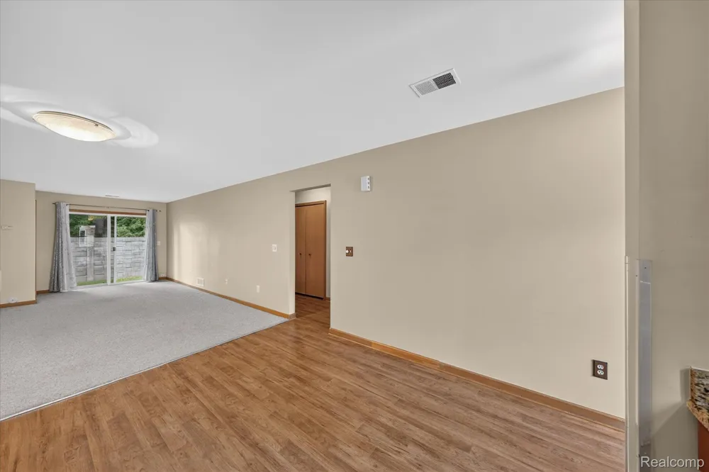 30336 Wedgewood Circle Roseville City, MI 48066