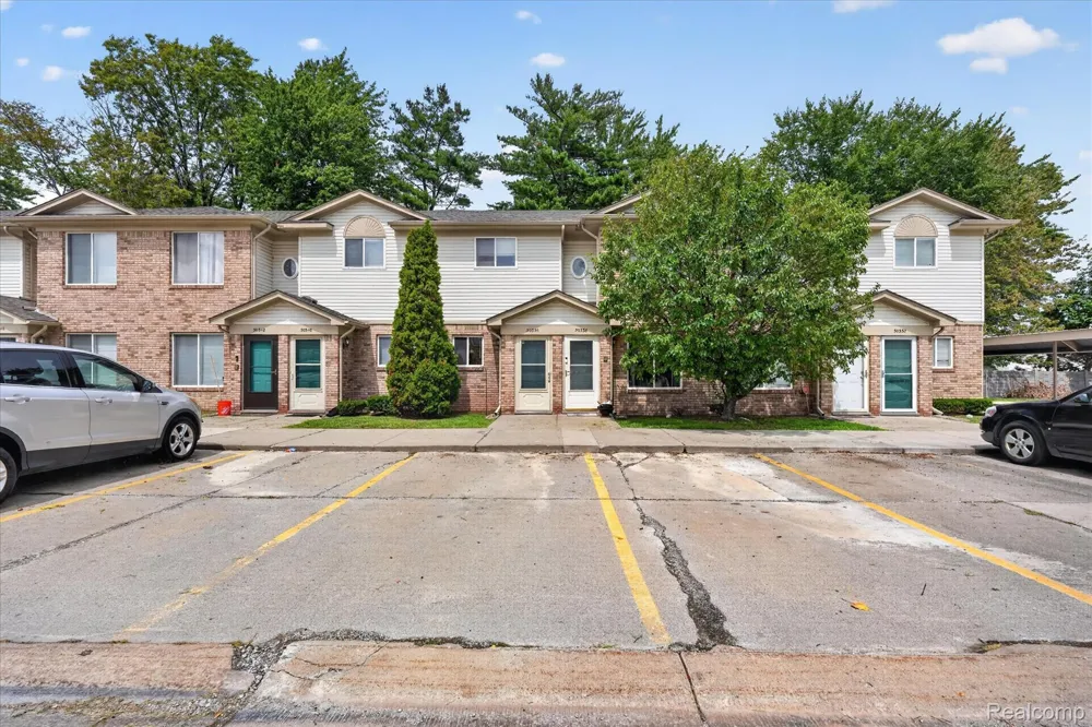 30336 Wedgewood Circle Roseville City, MI 48066