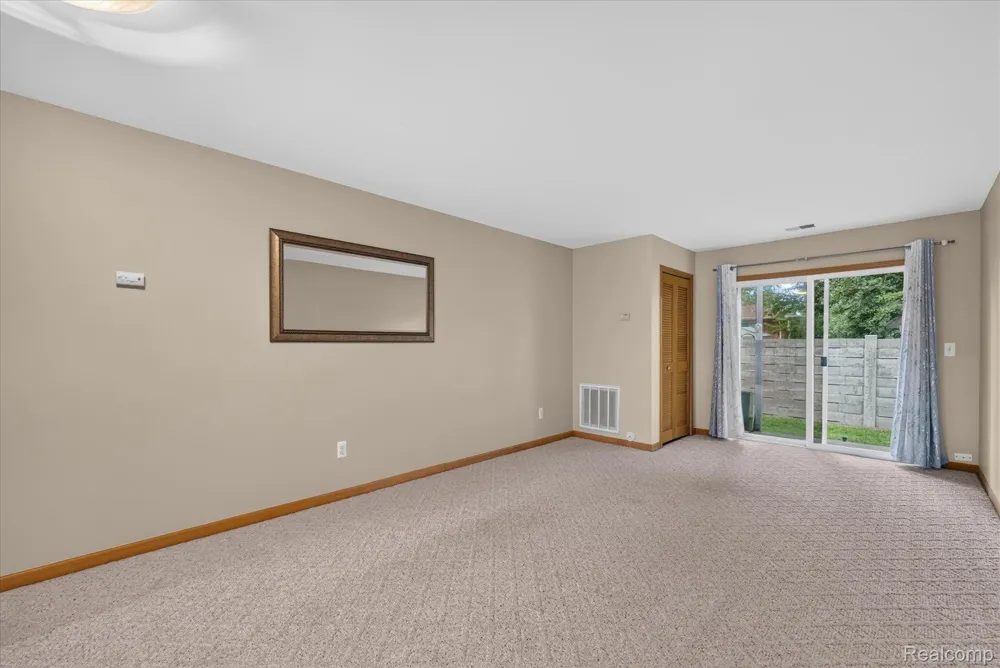 30336 Wedgewood Circle Roseville City, MI 48066