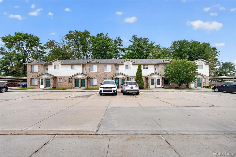 30336 Wedgewood Circle Roseville City, MI 48066