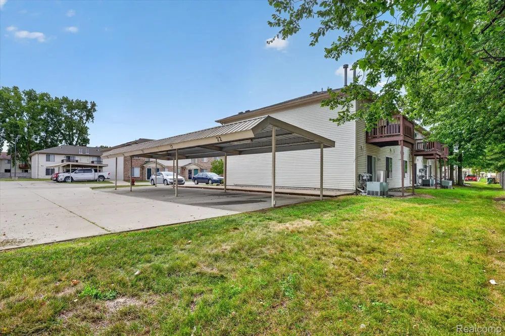 30336 Wedgewood Circle Roseville City, MI 48066