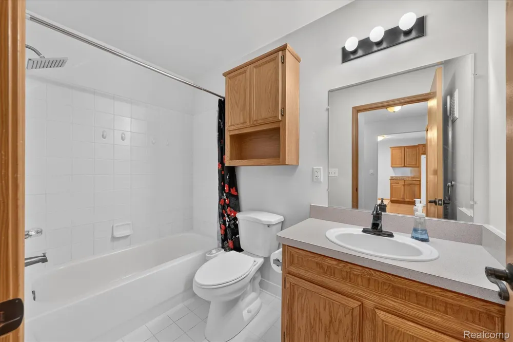 30336 Wedgewood Circle Roseville City, MI 48066