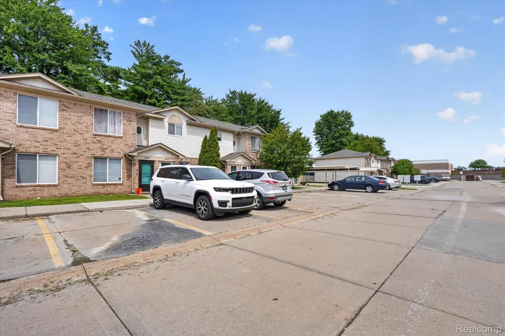 30336 Wedgewood Circle Roseville City, MI 48066