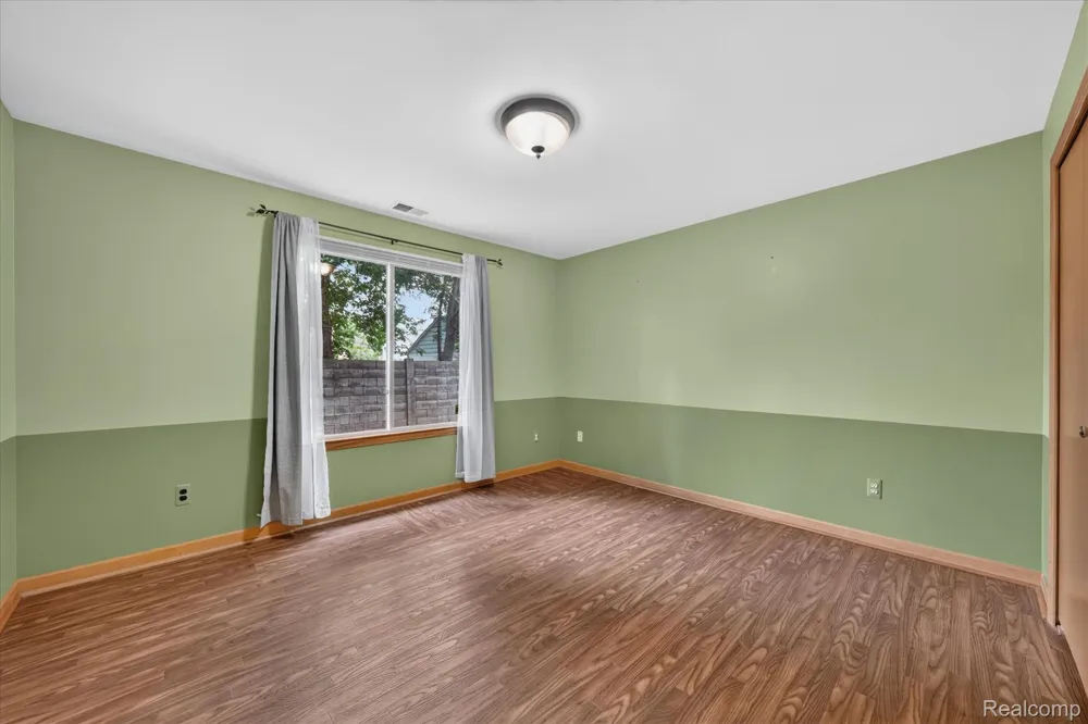 30336 Wedgewood Circle Roseville City, MI 48066