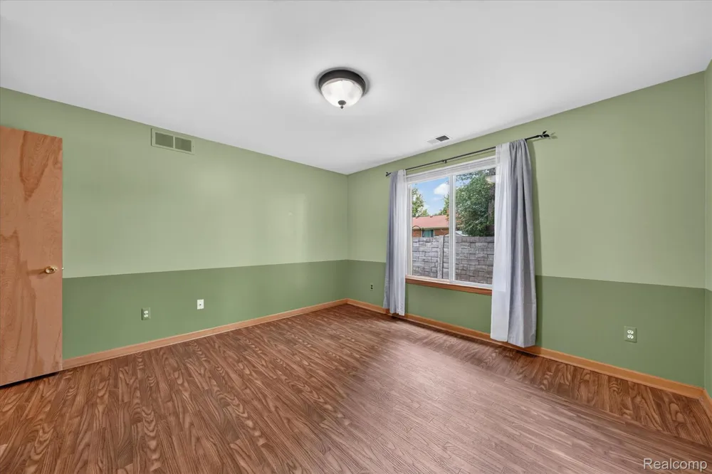 30336 Wedgewood Circle Roseville City, MI 48066