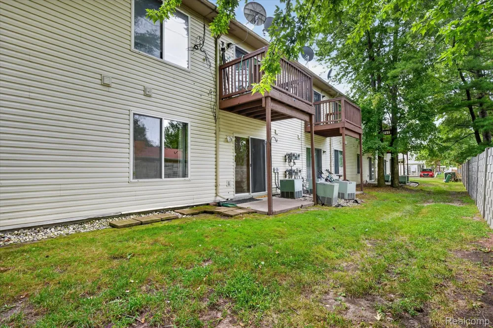 30336 Wedgewood Circle Roseville City, MI 48066
