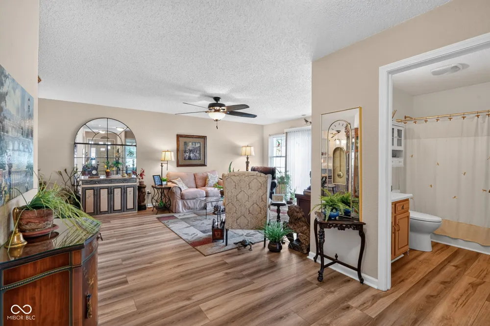 6214 Robinwood Lane Indianapolis, IN 46237