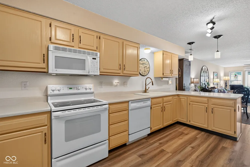 6214 Robinwood Lane Indianapolis, IN 46237