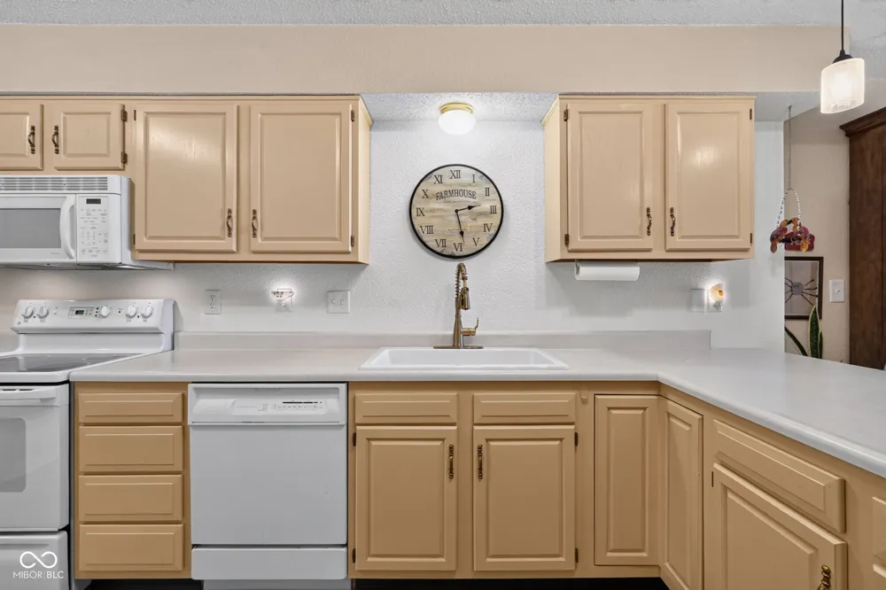 6214 Robinwood Lane Indianapolis, IN 46237