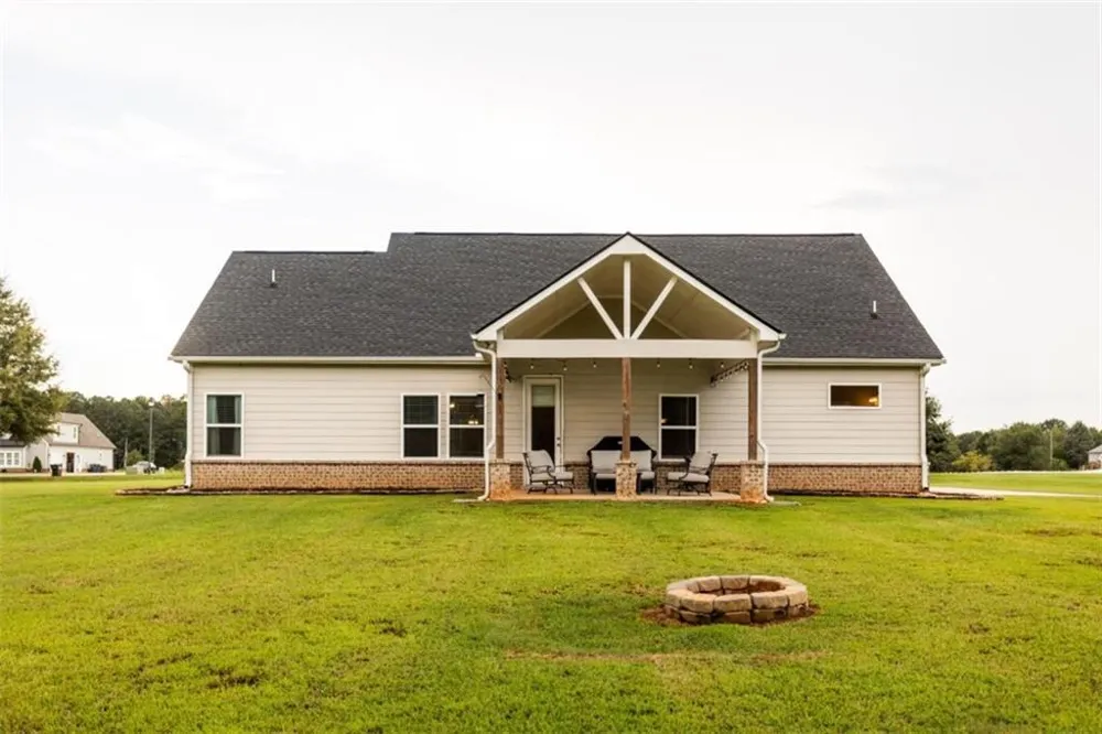 301 Savannah Drive Mansfield, GA 30055