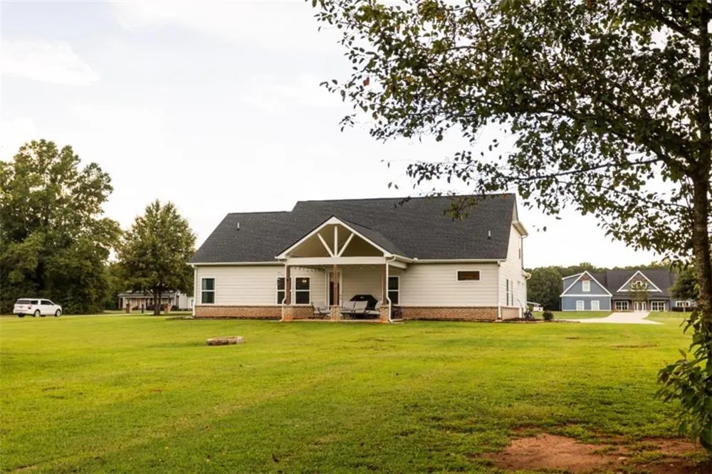 301 Savannah Drive Mansfield, GA 30055