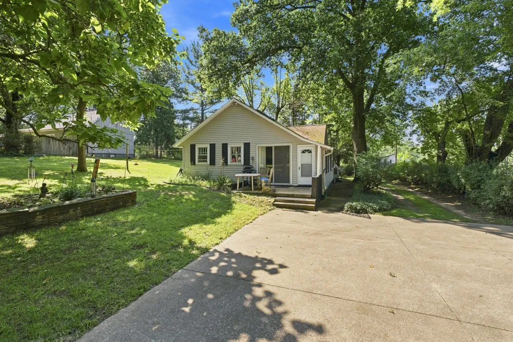2991 W Marquette Woods Road Stevensville, MI 49127