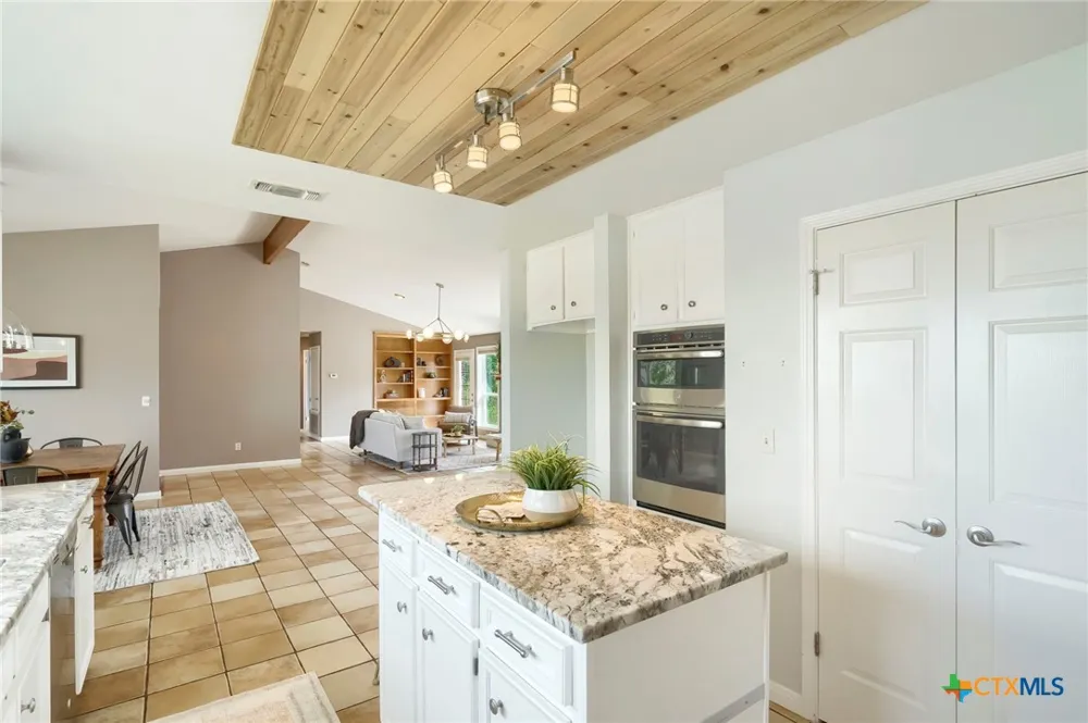 162 Arnold Drive Canyon Lake, TX 78133