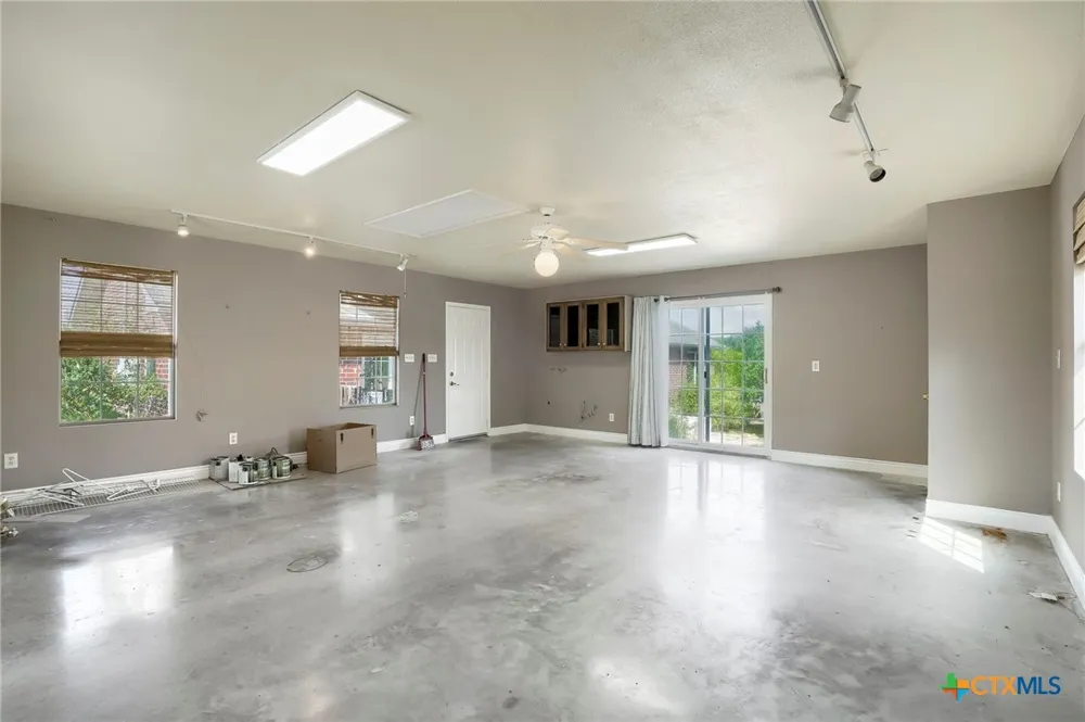 162 Arnold Drive Canyon Lake, TX 78133